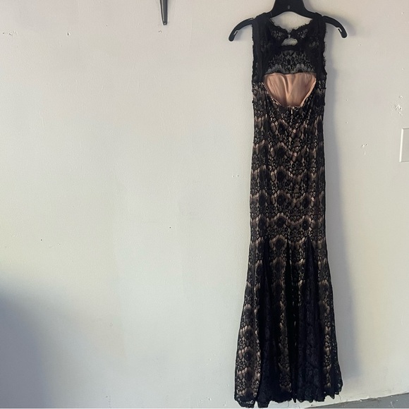 Betsy & Adams Victorian All Over Lace Beaded Jeweled Maxi Gown 37490 - Picture 3 of 13